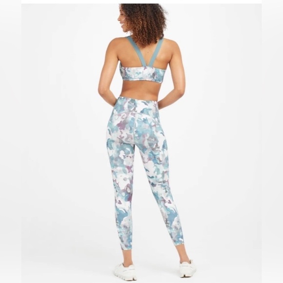 SPANX Booty Boost Active Printed 7/8 Leggings in Painted Camo Pink Multi Small - Picture 2 of 4